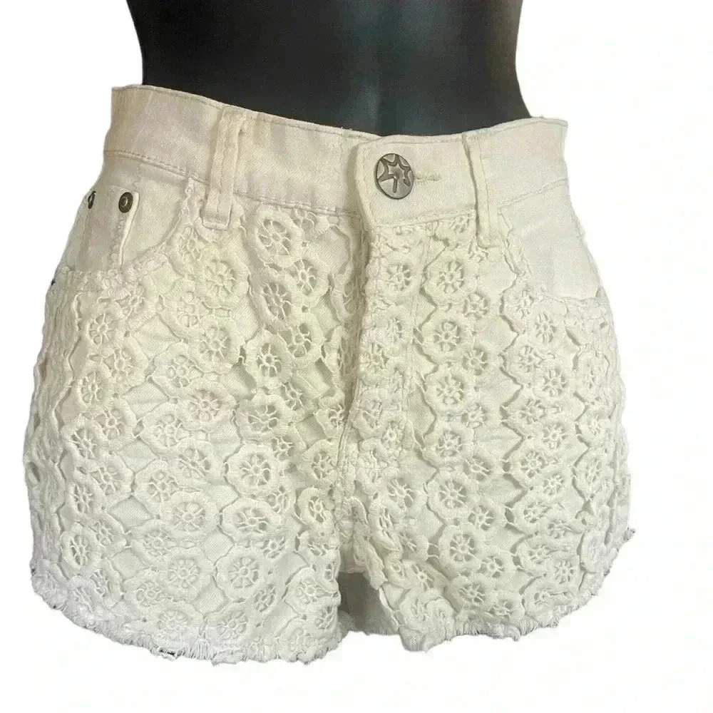 Vanilla Star boho Crochet Front Cut Off cream sz 7 
Denim Shorts NWOT super cute